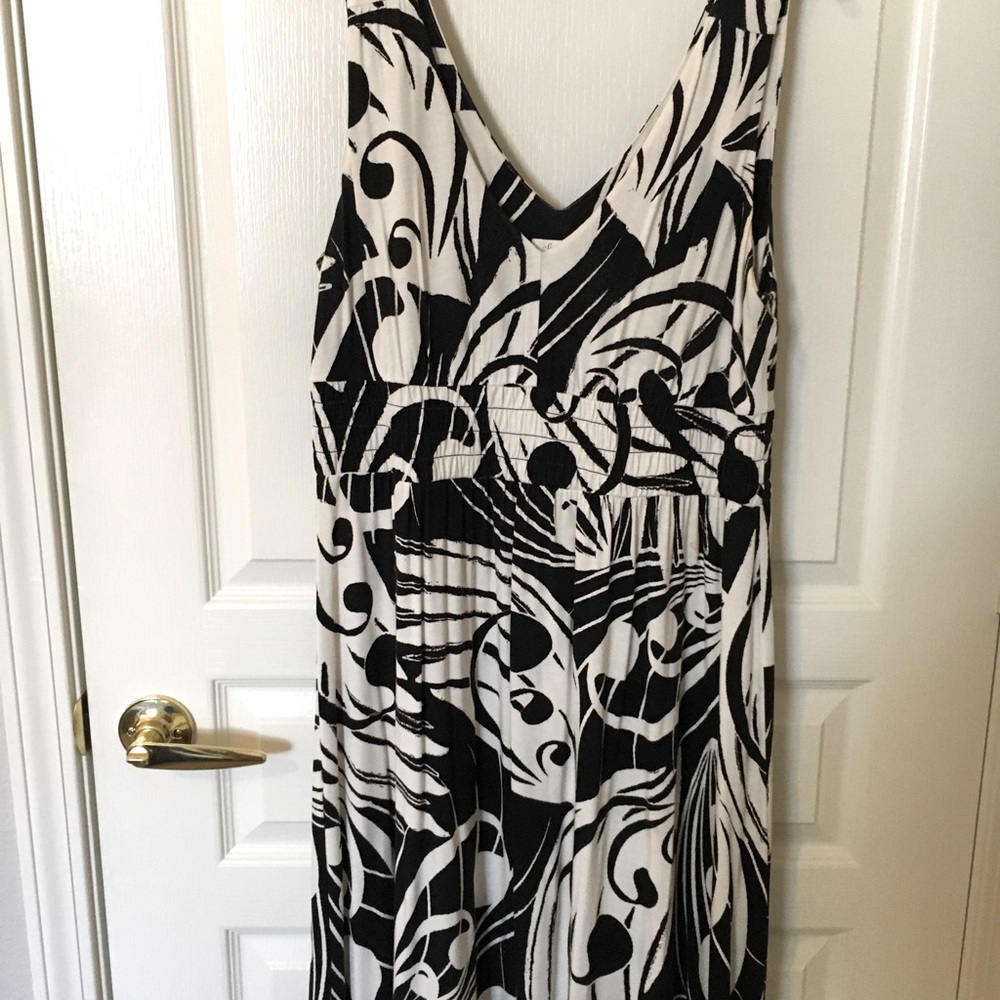 Cute black and white sleeveless sundress